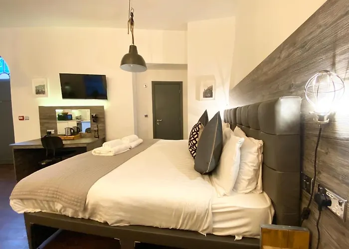 At The Coach House Лідс