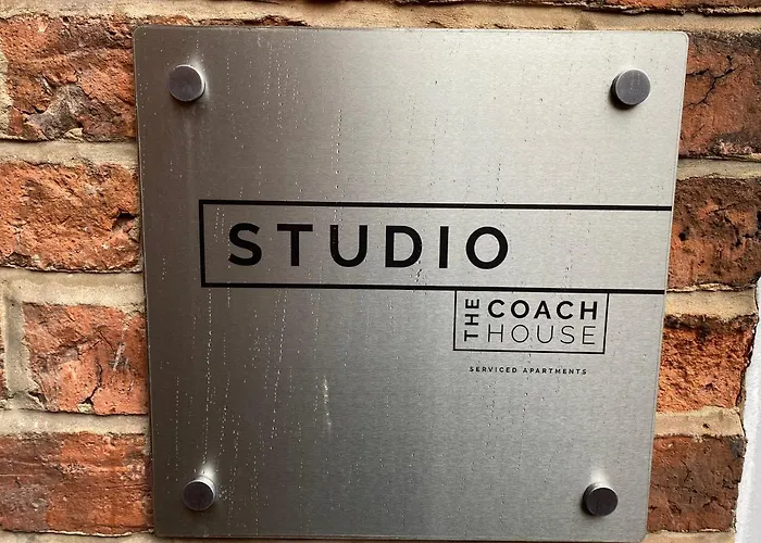 At The Coach House Лідс